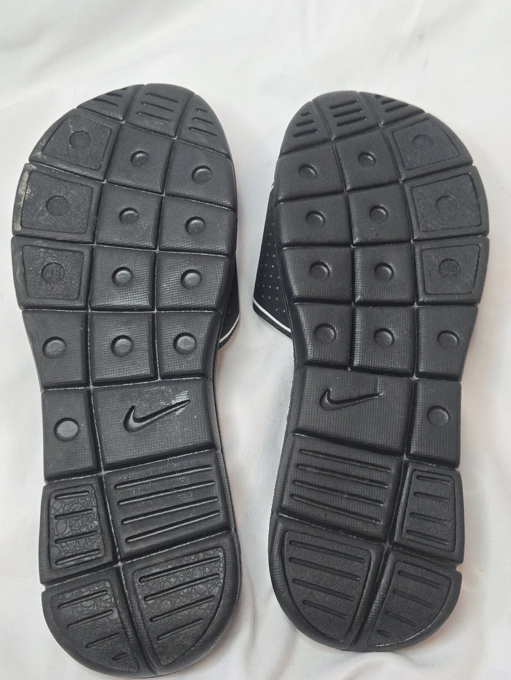 3/$25! Nike Comfort Cushion Black Slide Sandals White Accents Women's 8 - Picture 5 of 6